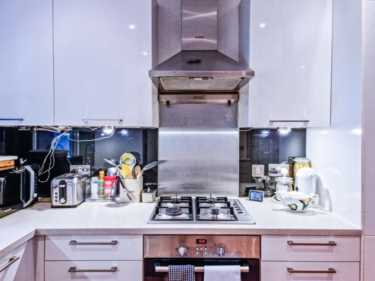 Pass The Keys Family Friendly 2 Bedroom Gem in Shepherd's Bush London Exterior foto